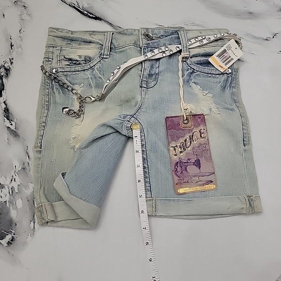 TRUCE Girls Light Wash Denim Jean Shorts Size 7 with Studded Belt and Chain - Picture 5 of 10